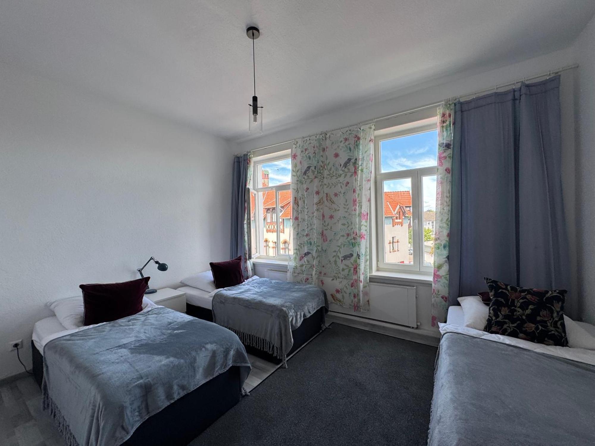 Moderne 4 Zimmer Apartment Mit Bergblick Stadtzentrum Contactless Check-In Gehrden  Dış mekan fotoğraf