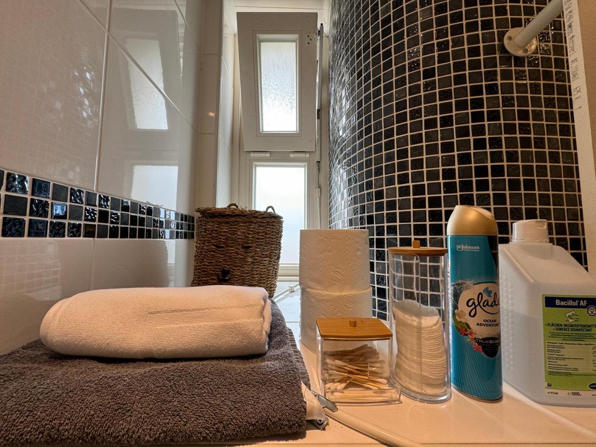 Moderne 4 Zimmer Apartment Mit Bergblick Stadtzentrum Contactless Check-In Gehrden  Dış mekan fotoğraf