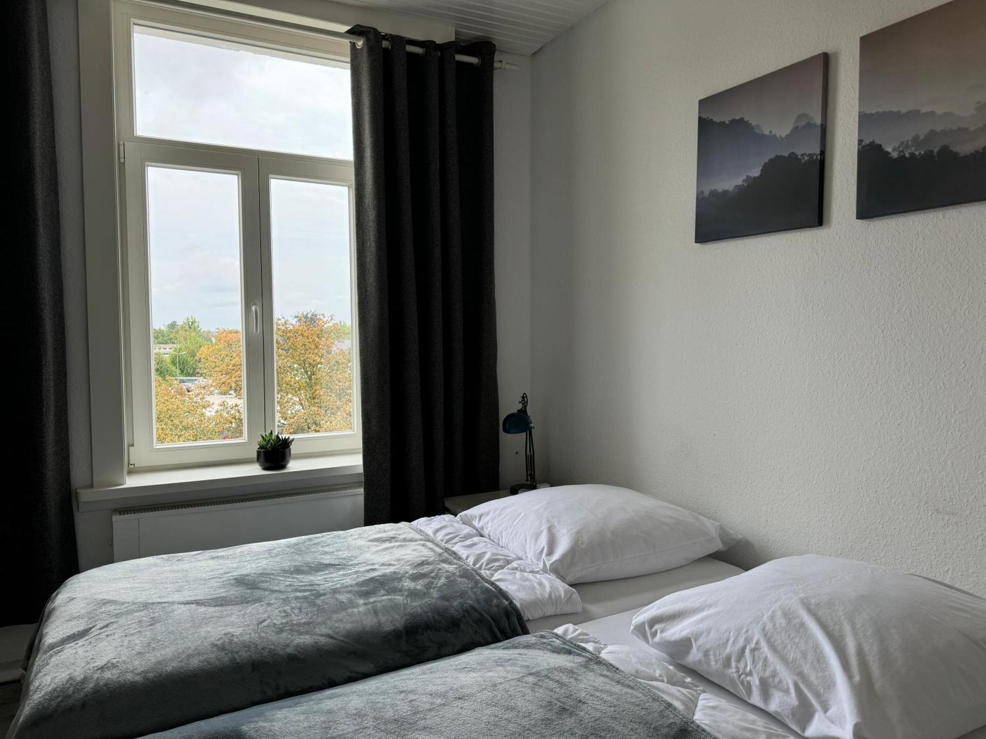 Moderne 4 Zimmer Apartment Mit Bergblick Stadtzentrum Contactless Check-In Gehrden  Dış mekan fotoğraf