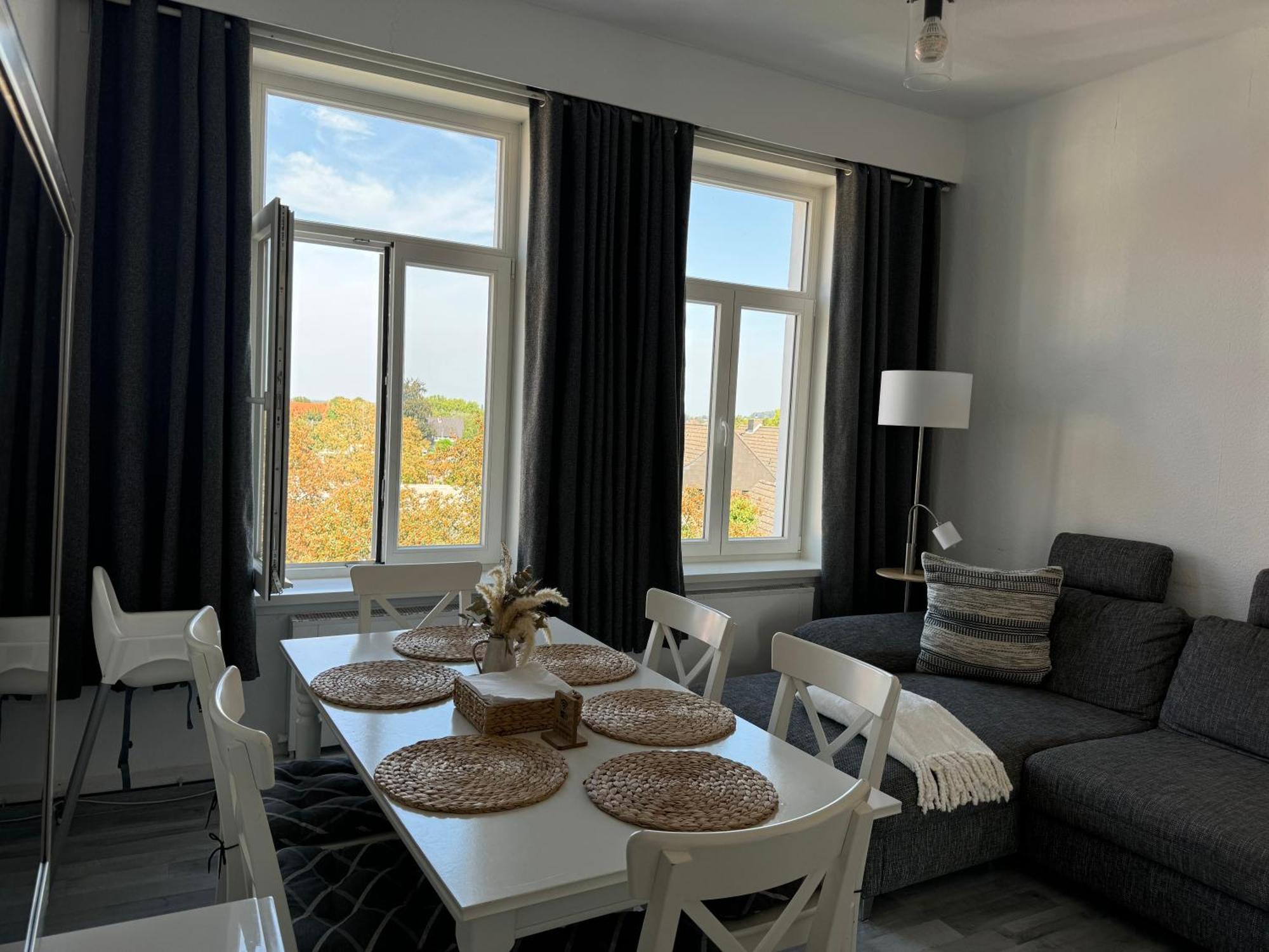 Moderne 4 Zimmer Apartment Mit Bergblick Stadtzentrum Contactless Check-In Gehrden  Dış mekan fotoğraf