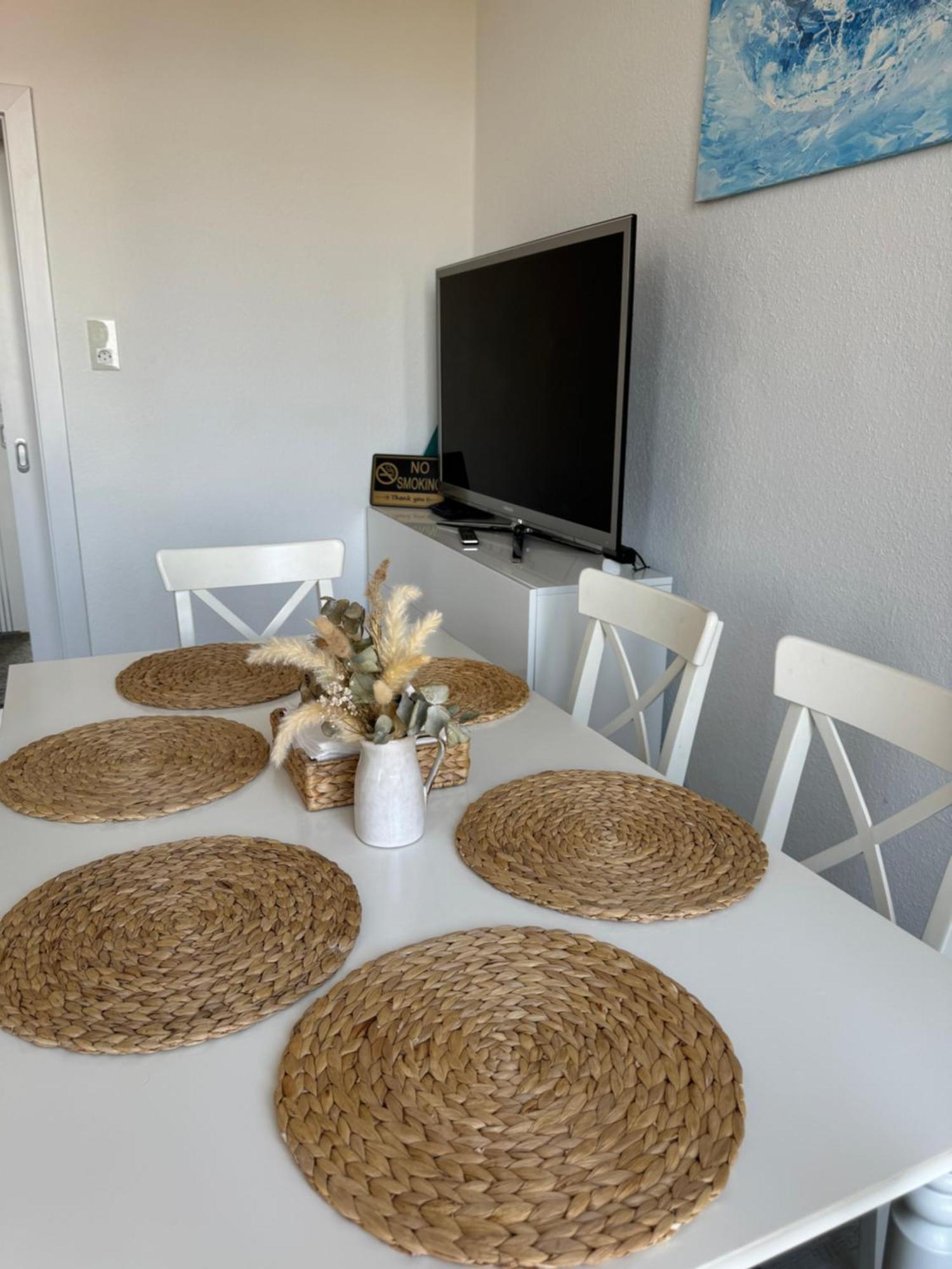 Moderne 4 Zimmer Apartment Mit Bergblick Stadtzentrum Contactless Check-In Gehrden  Dış mekan fotoğraf
