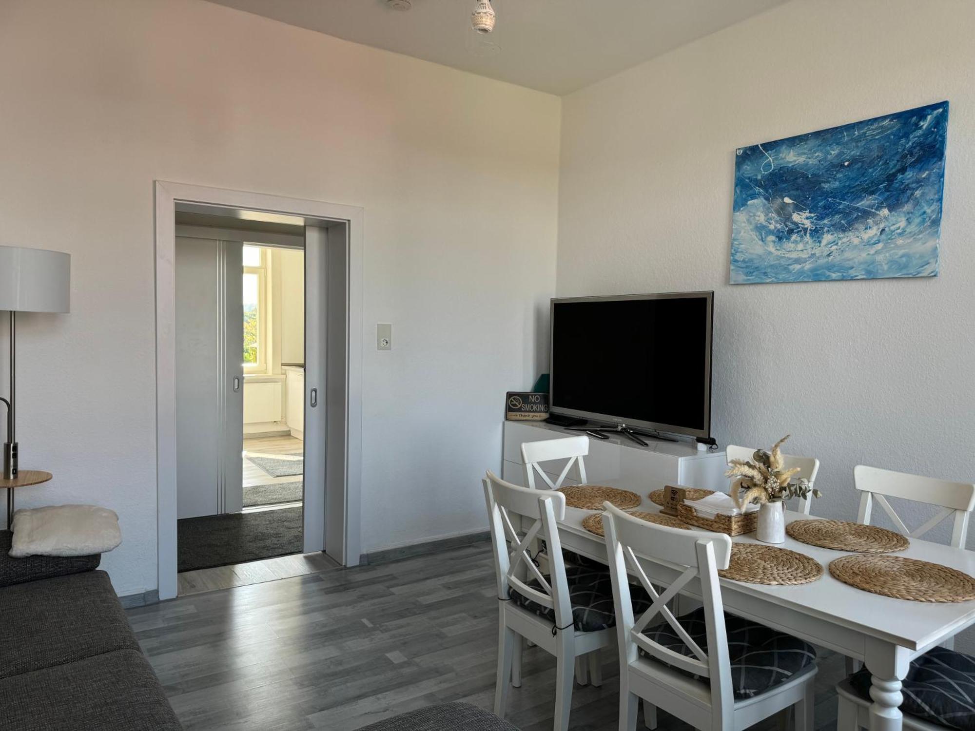 Moderne 4 Zimmer Apartment Mit Bergblick Stadtzentrum Contactless Check-In Gehrden  Dış mekan fotoğraf
