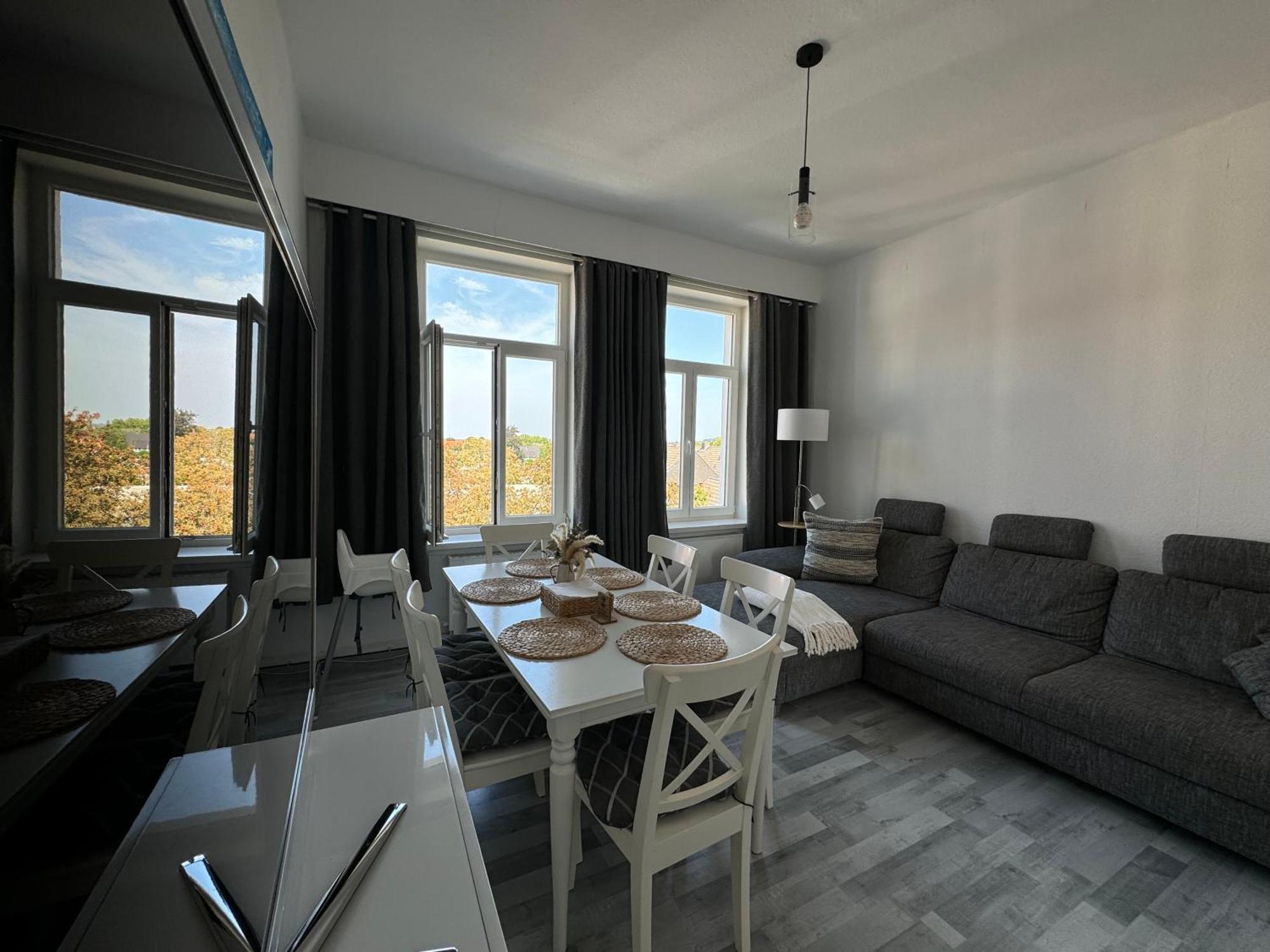 Moderne 4 Zimmer Apartment Mit Bergblick Stadtzentrum Contactless Check-In Gehrden  Dış mekan fotoğraf