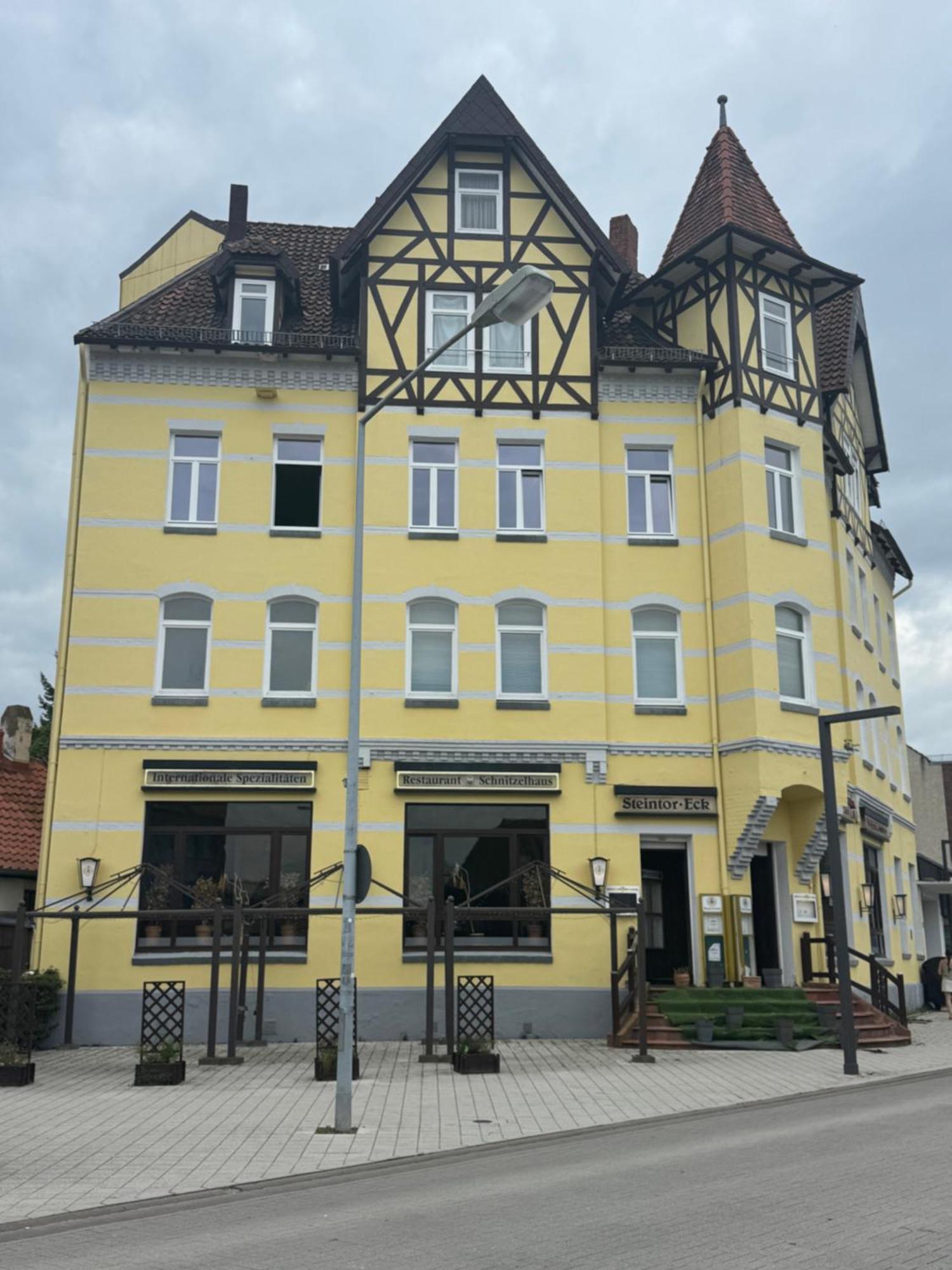 Moderne 4 Zimmer Apartment Mit Bergblick Stadtzentrum Contactless Check-In Gehrden  Dış mekan fotoğraf